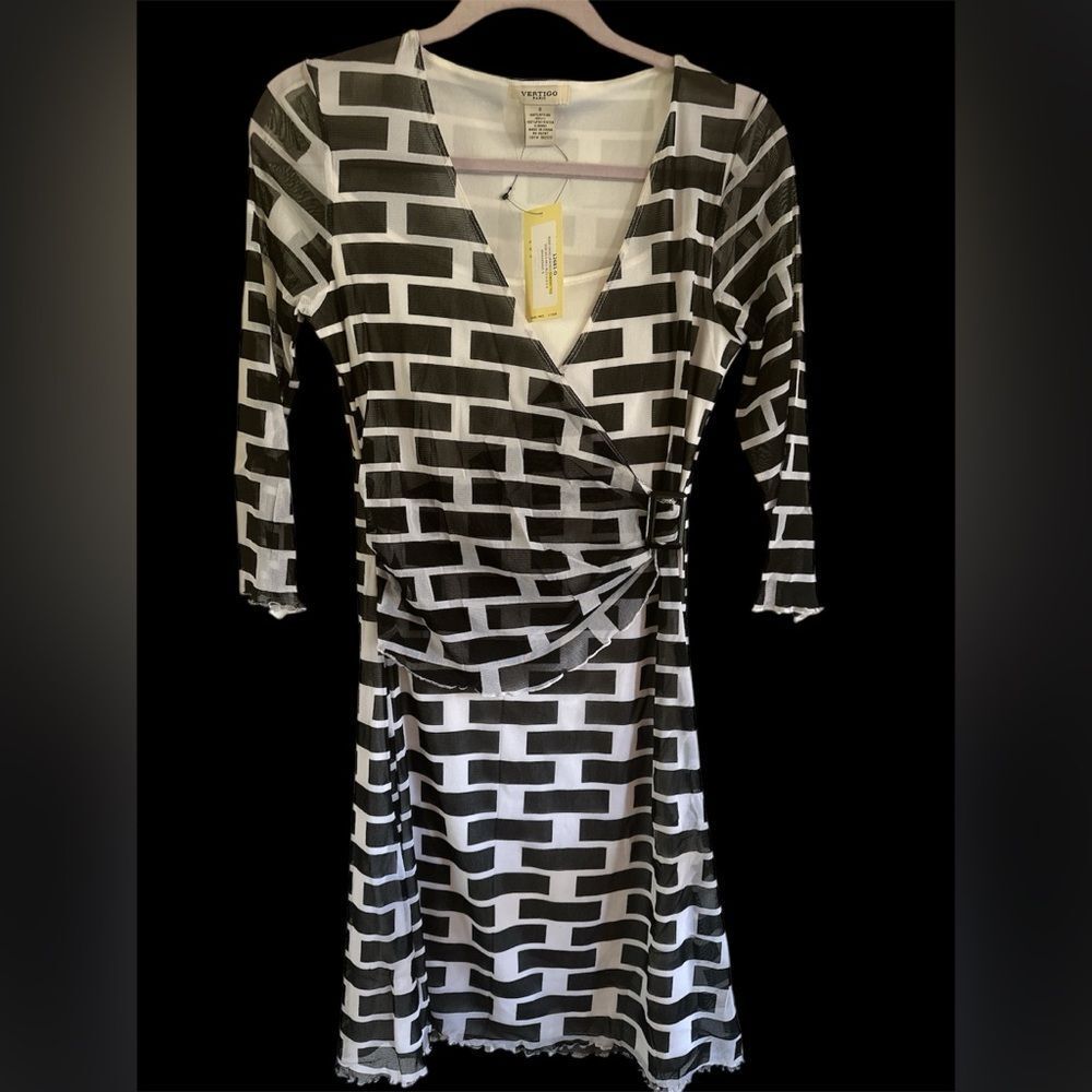 Vertigo Paris Elegant Black and White Long Sleeve Dress